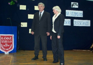 Kazimierz Tischner i dyrektor szkoły Jolanta Swiryd